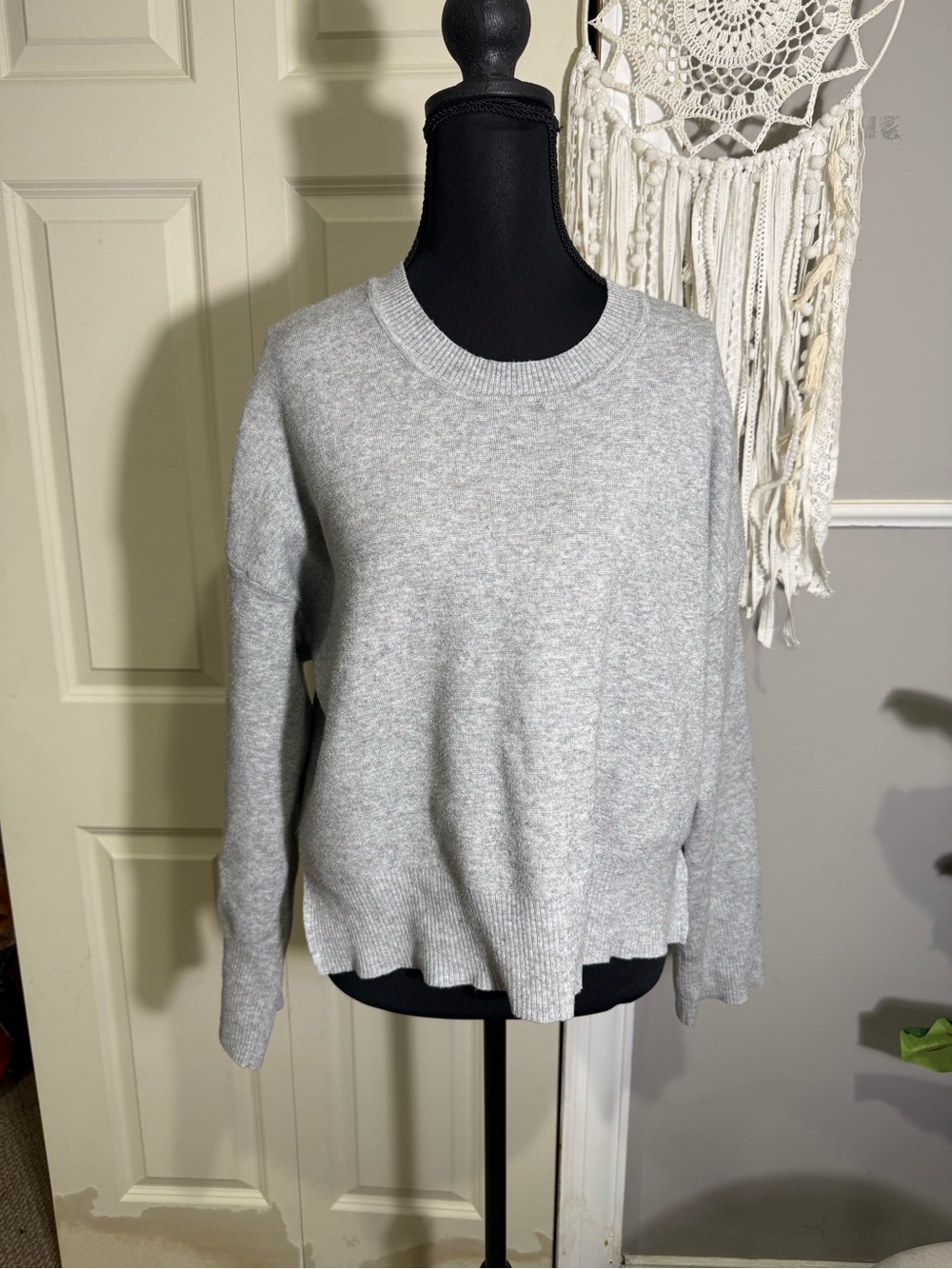 Truth by republic Everyday Crewneck Sweater in Light Gray size large